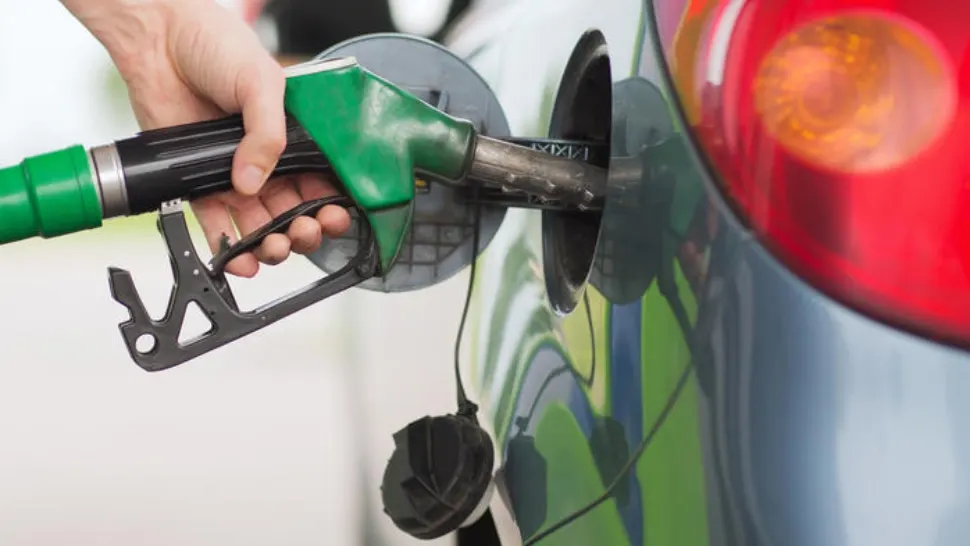 Criza din Orientul Mijlociu împinge prețurile petrolului spre un nou record: estimări de până la 180 de dolari