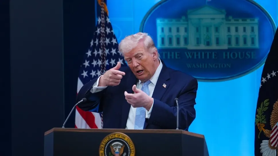 Donald Trump avertizează Iranul: „Va fi șters de pe fața pământului dacă atacă navele americane”