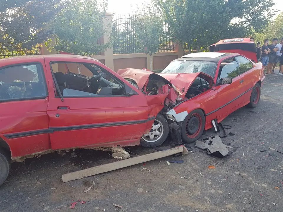 Șase victime în urma unei coliziuni dintre un Ford și un BMW. Șoferul vinovat nu deținea permis