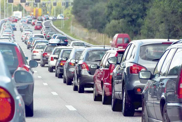 250 de autoturisme din Franța trec prin Vama Giurgiu. De ce, citiți aici
