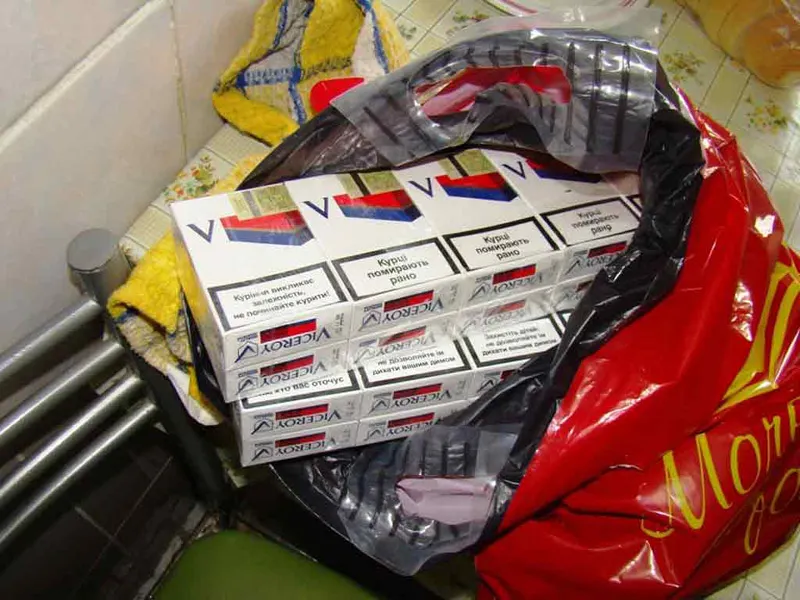 Giurgiuveancă prinsă în timp ce comercializa țigări de contrabandă