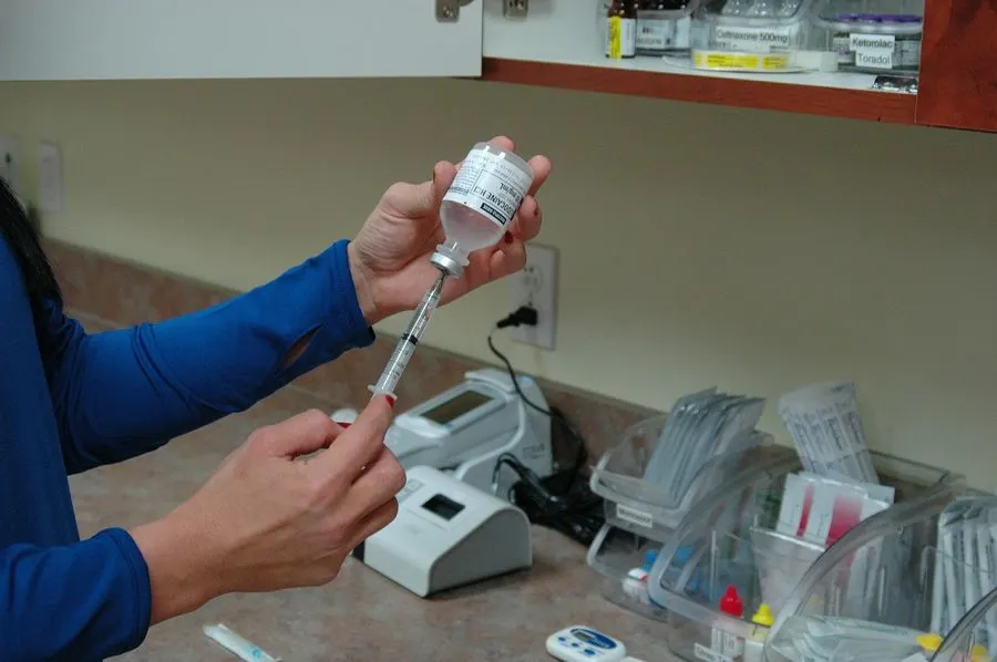 Peste 8800 de giurgiuveni vor să se vaccineze împotriva gripei sezoniere. Primele doze au ajuns în depozitul DSP Giurgiu