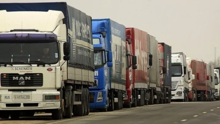 Coadă de camioane pe 10 kilometri pe DN 5. Ce spun autoritățile