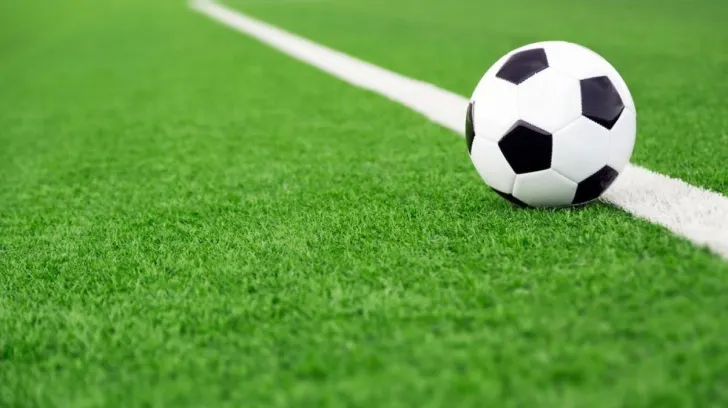 Meci de fotbal între deținuți și elevi