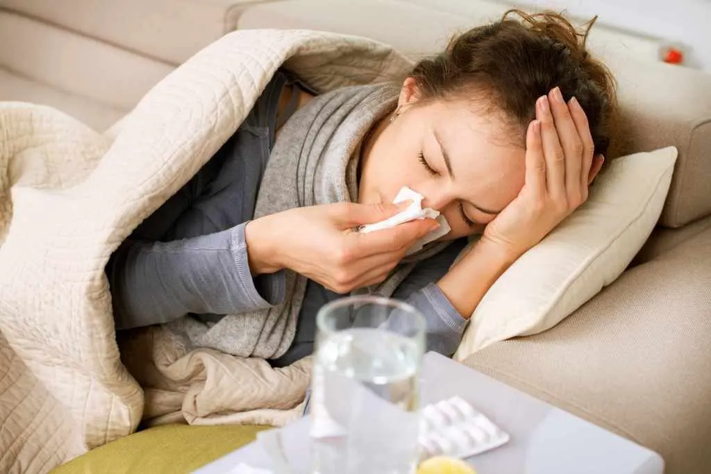 Sute de cazuri de viroze respiratorii la Giurgiu. Medicii avertizează