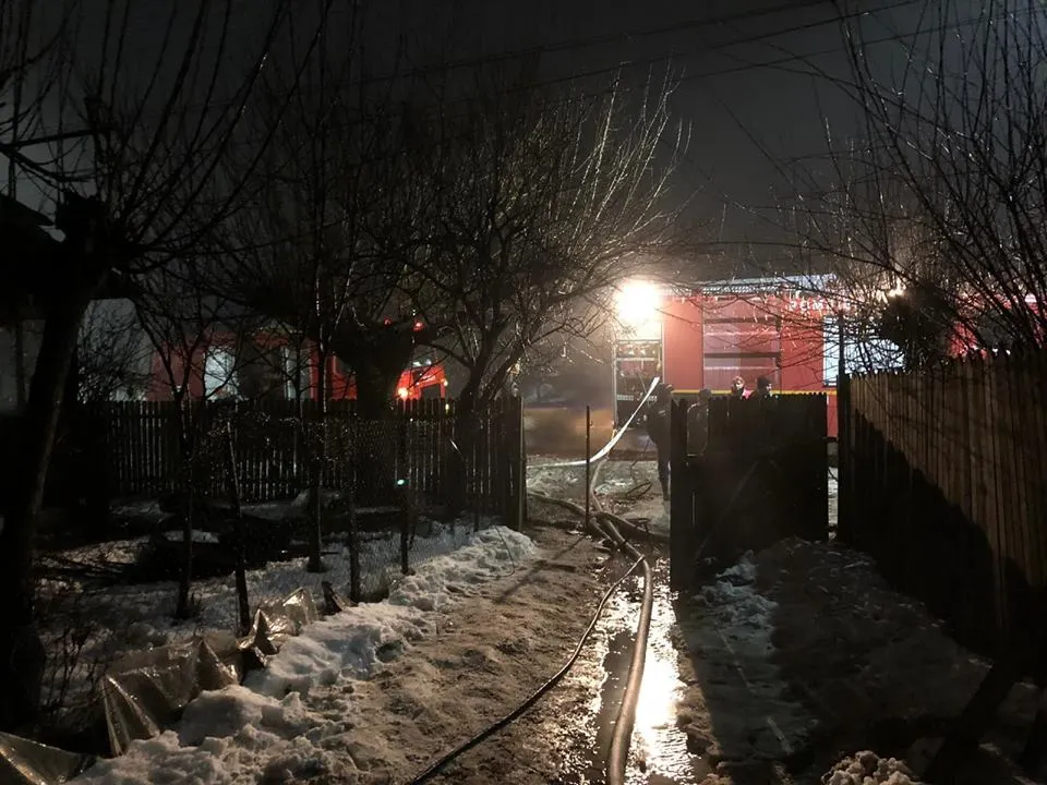 O bătrână din Ghimpați a murit după ce casa i-a luat foc