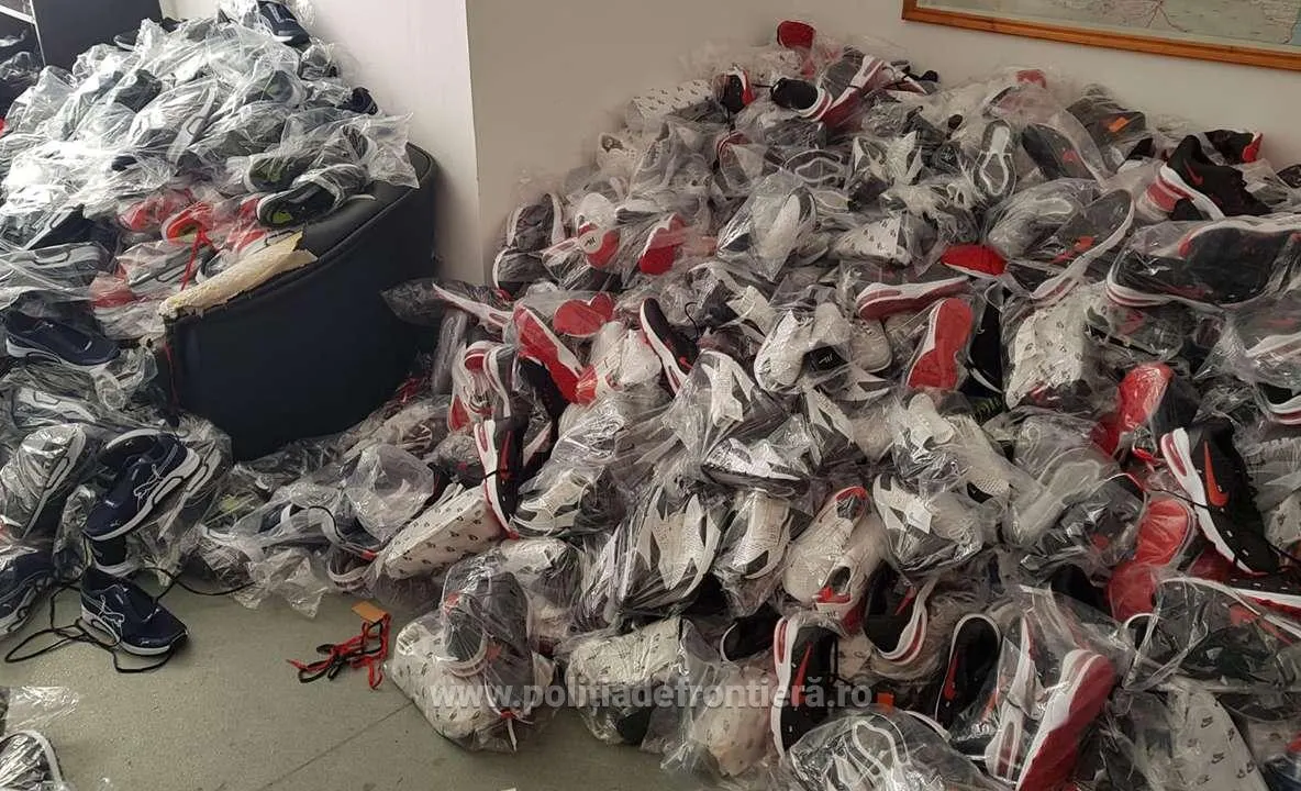 Mii de articole contrafăcute, confiscate de polițiștii de frontieră la Giurgiu