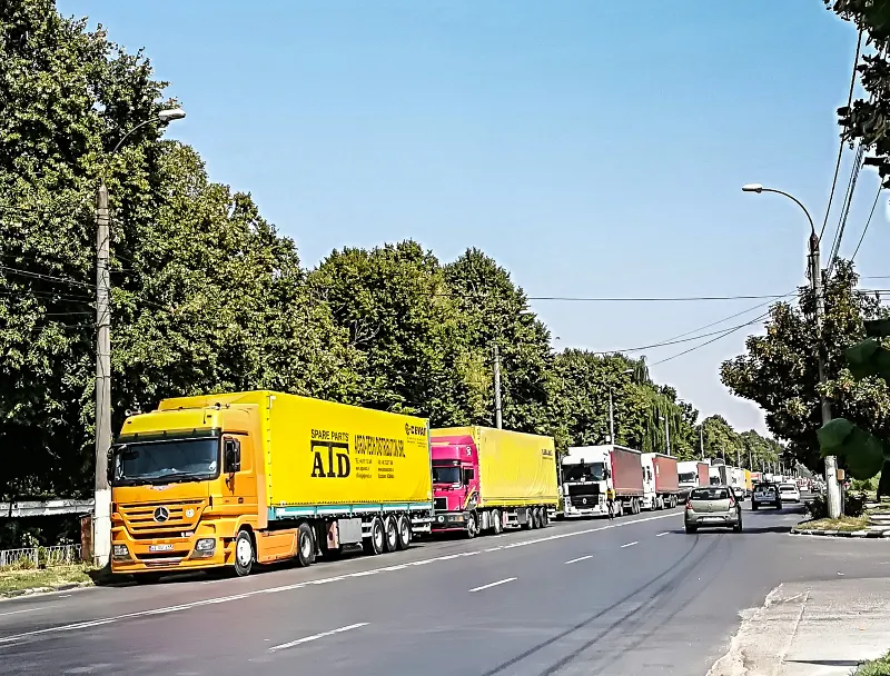 Cozi la Vama Giurgiu, după ce s-a stricat un cântar pentru automarfare