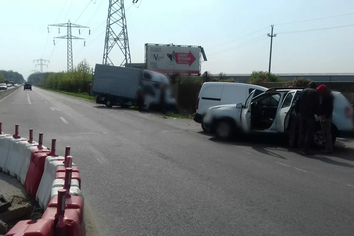 O ambarcațiune a luat foc la Giurgiu. Pompierii intervin