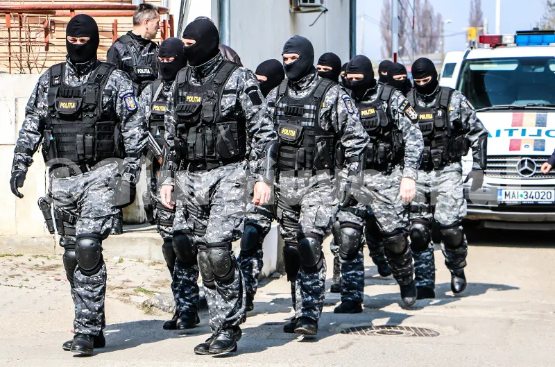 Percheziție a polițiștilor din Giurgiu, în Brașov. Ce au căutat oamenii legii
