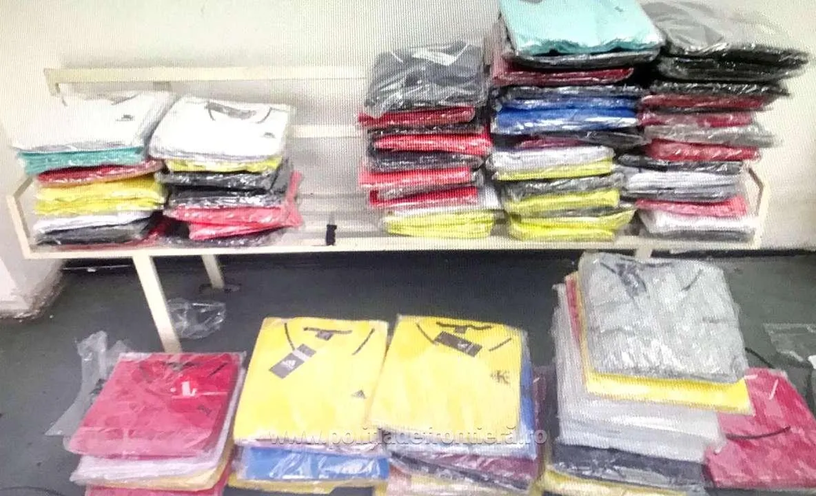 Textile și parfumuri contrafăcute, descoperite de polițiștii de frontieră giurgiuveni