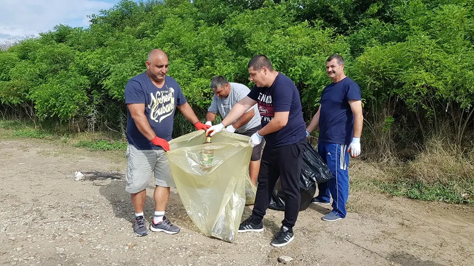 Sute de voluntari din Giurgiu au ecologizat malurile Dunării