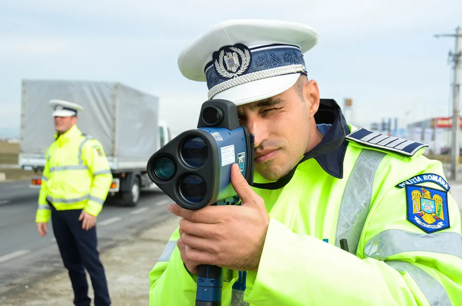 Poliţia scoate pe străzi toate radarele timp de trei zile