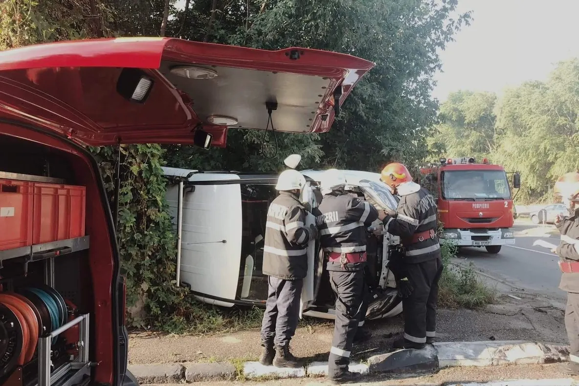 Accident de circulație în Giurgiu, pe Aleea Fabricii de Zahăr. Trei persoane sunt rănite