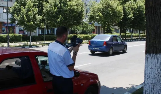 Sute de amenzi și zeci de permise reținute după raziile cu radare