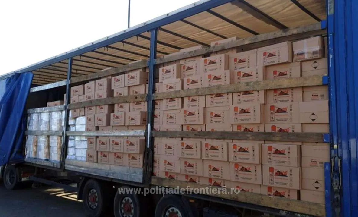 Zeci de mii de flacoane cu substanță insecticidă, confiscate la Vama Giurgiu