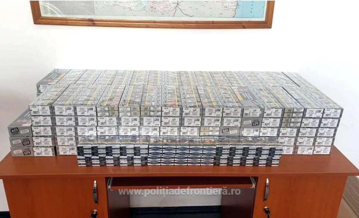Tutun şi ţigări ascunse printre bagaje, descoperite la Giurgiu