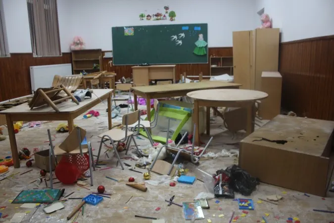 Vandalism inspirat din jocurile pe calculator! Trei elevi de 8, 9 și 10 ani din Clejani au distrus bunurile dintr-o școală