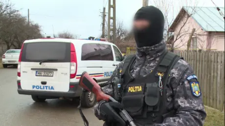 Giurgiuvean cercetat sub control judiciar pentru camătă și proxenetism