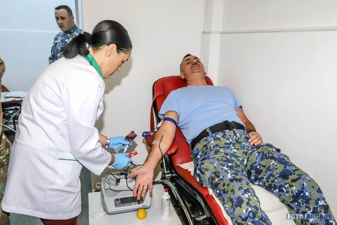 Zeci de militari din cadrul Regimentului 74 PATRIOT au donat sânge la Centrul de Transfuzii