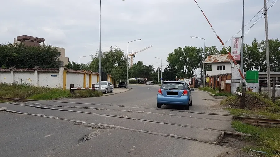Zeci de mașini controlate în zona trecerilor de cale ferată