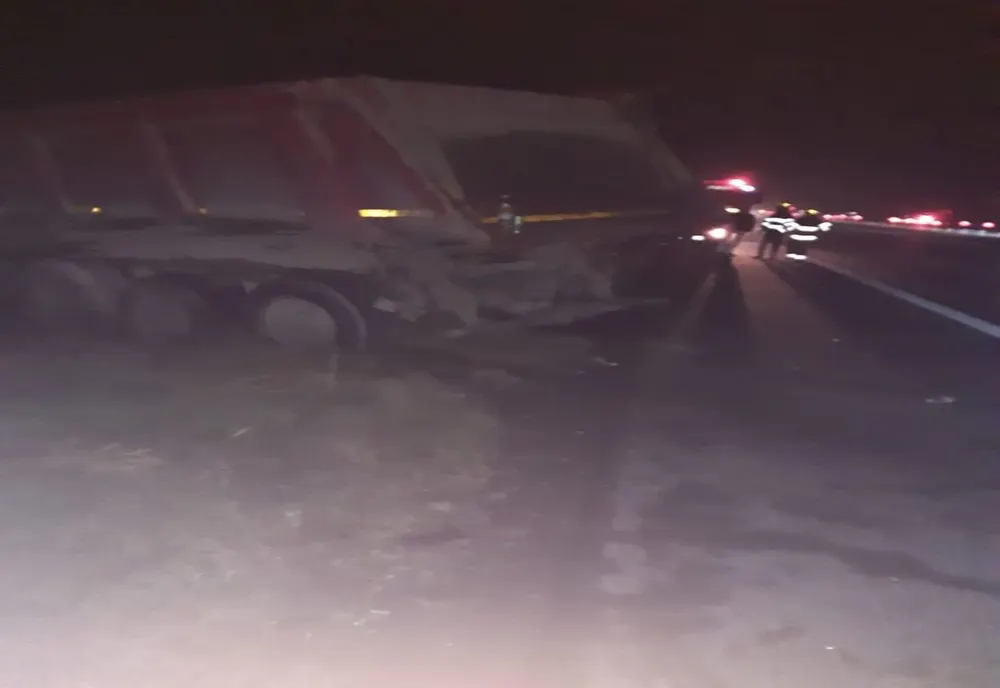 Accident rutier pe Autostrada A1. Autocamion scăpat de sub control