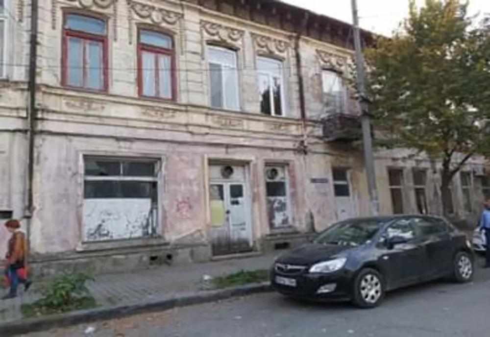 Bărbat în stare gravă după ce a căzut de la etaj, în zona „Meteor”!
