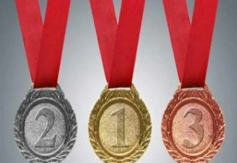 Premii pentru elevii olimpici și calculatoare noi pentru școli