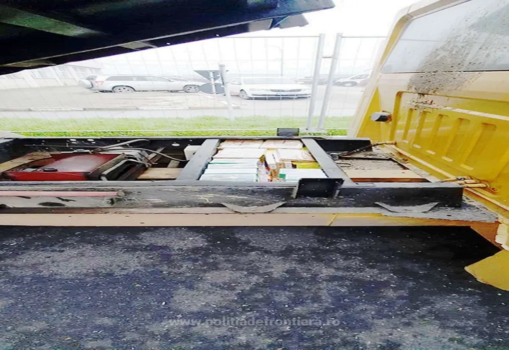 Peste 4.350 de materiale pirotehnice, ascunse pe șasiul unei autoutilitare, descoperite la P.T.F. Giurgiu
