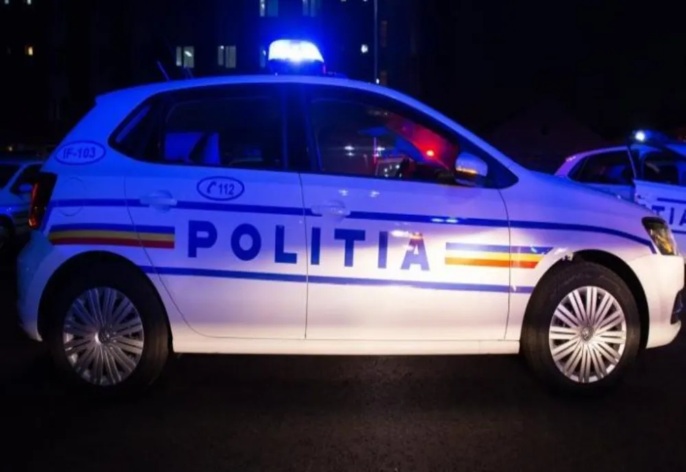Două fetițe au plecat de acasă din cauza tatălui, care consumă alcool și le înjură