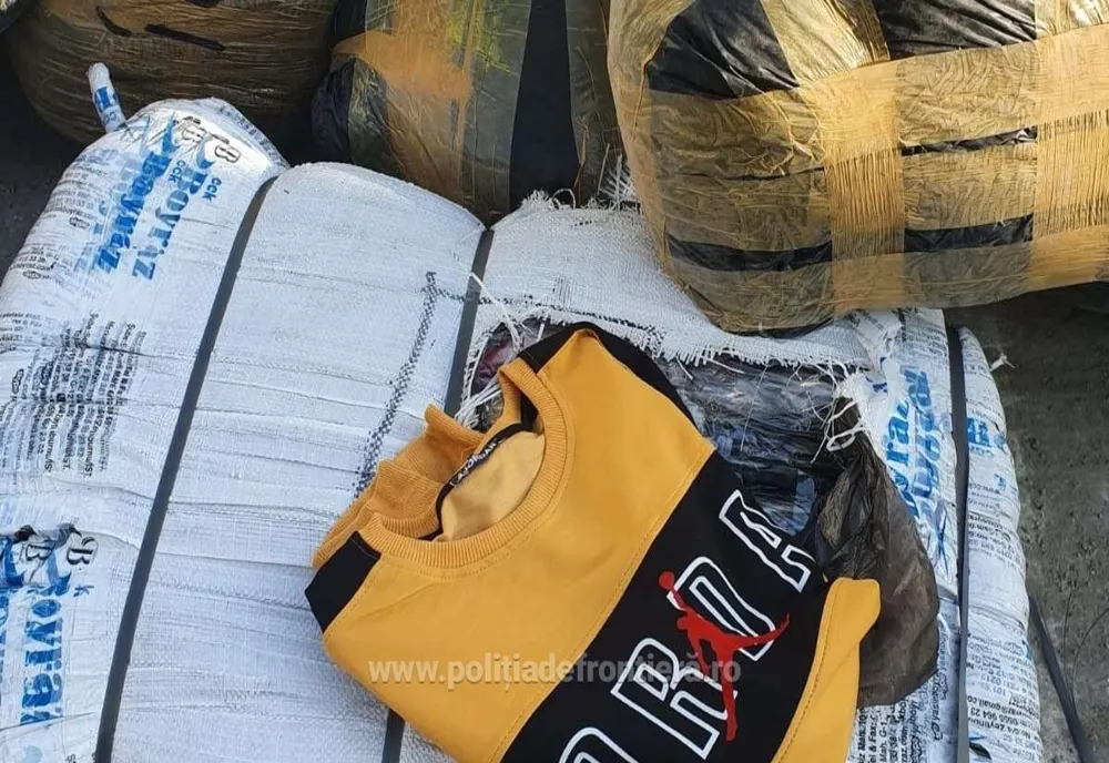 Aproximativ 6.800 de articole textile si încălţăminte contrafăcute, depistate la Giurgiu