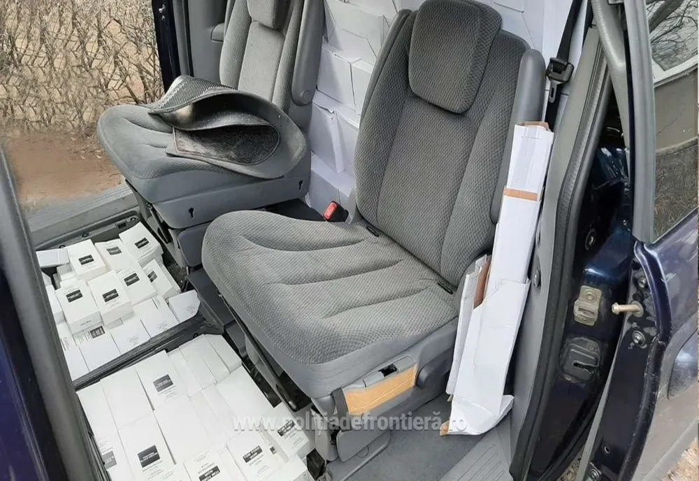 Parfumuri, textile și încălțăminte ”de firmă”, confiscate de polițiștii de frontieră de la Giurgiu