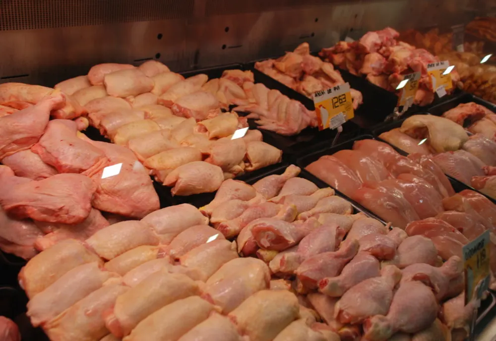 ANSVSA efectuează controale și la Giurgiu pentru retragerea de la comercializare a produselor de carne de pasăre din Ungaria