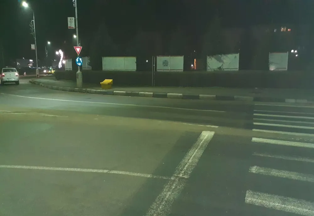 O mașină a lovit un adolescent pe o trecere de pietoni din Giurgiu