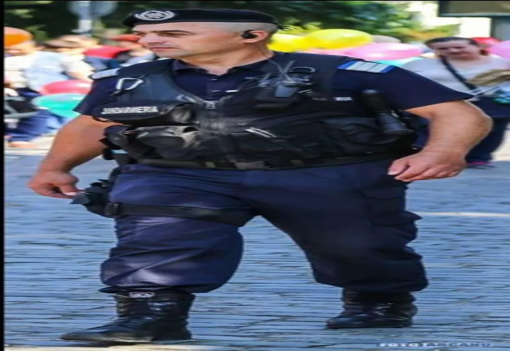 Tineri prinși cu substanțe interzise și cu seringi folosite asupra lor de către un jandarm aflat în timpul liber