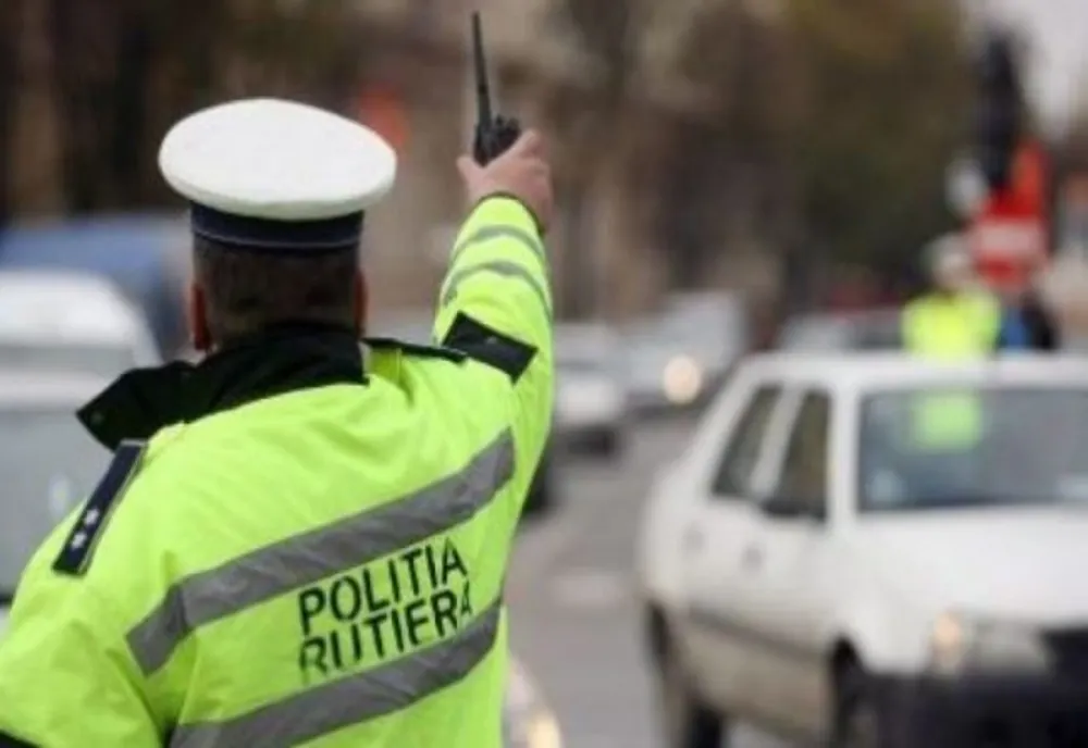 Au furat autoturismul părinților și l-au condus pe drumurile publice fără a avea permis. Au fost prinși de polițiști după o urmărire în trafic 