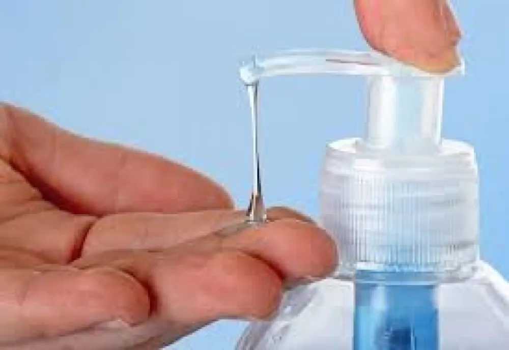 Gelurile dezinfectante din comerţ omoară coronavirusul, dacă sunt pe bază de alcool