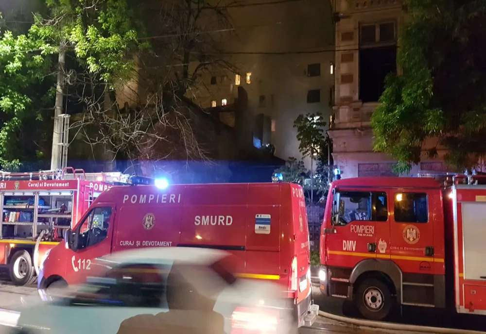 Incendiu la un apartament din municipiul Giurgiu. Zeci de oameni evacuaţi 