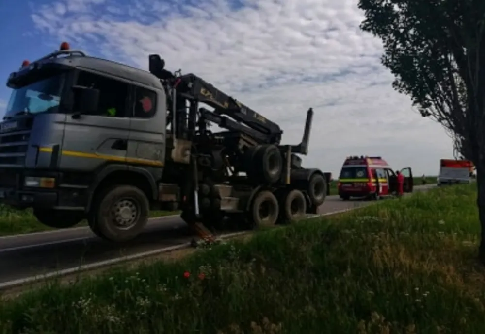 Bărbat blocat sub un camion, în urma unui accident pe DN 41