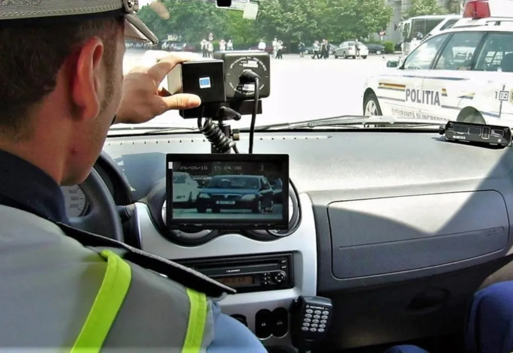 Șofer cu permisul suspendat, prins de polițiști în timp ce conducea cu 197 km/h