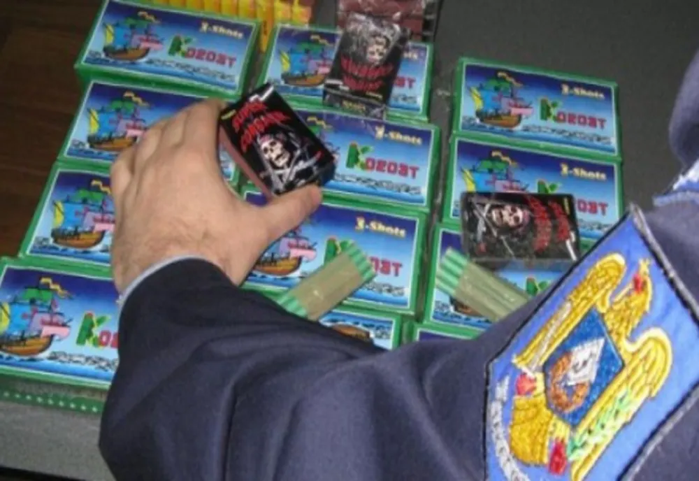 Sute de petarde și artificii, confiscate de polițiștii giurgiuveni