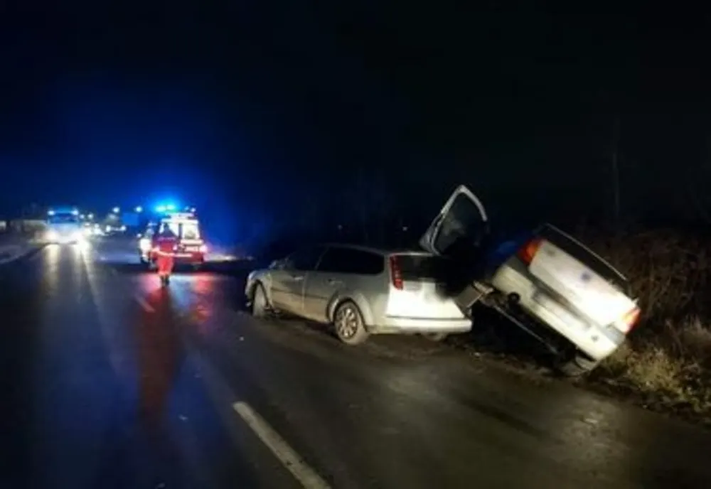 Accident rutier la Malu Spart. Un tânăr a fost preluat de ambulanță