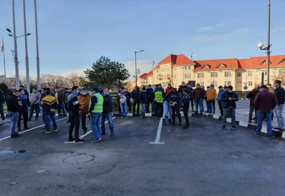 Protest la Giurgiu față de înghețarea salariilor și creșterea salariului minim cu doar 41 lei