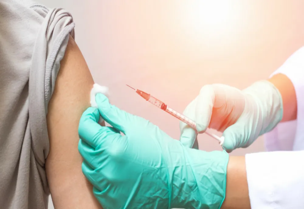 A început vaccinarea cadrelor didactice, la Giurgiu. Unde se află centrul de imunizare