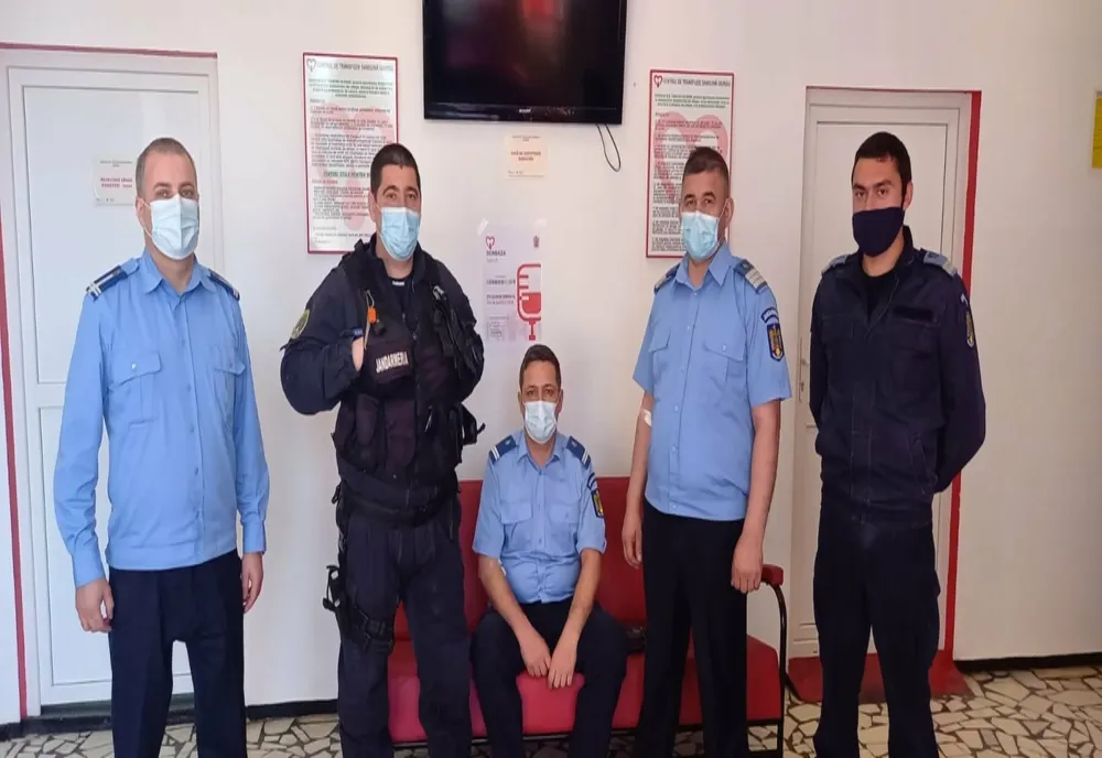 Jandarmii giurgiuveni se alătură campaniei de donare de sânge „ȘTII CĂ MÂINE DIMINEAȚĂ, POȚI SĂ SALVEZI O VIAȚĂ”?