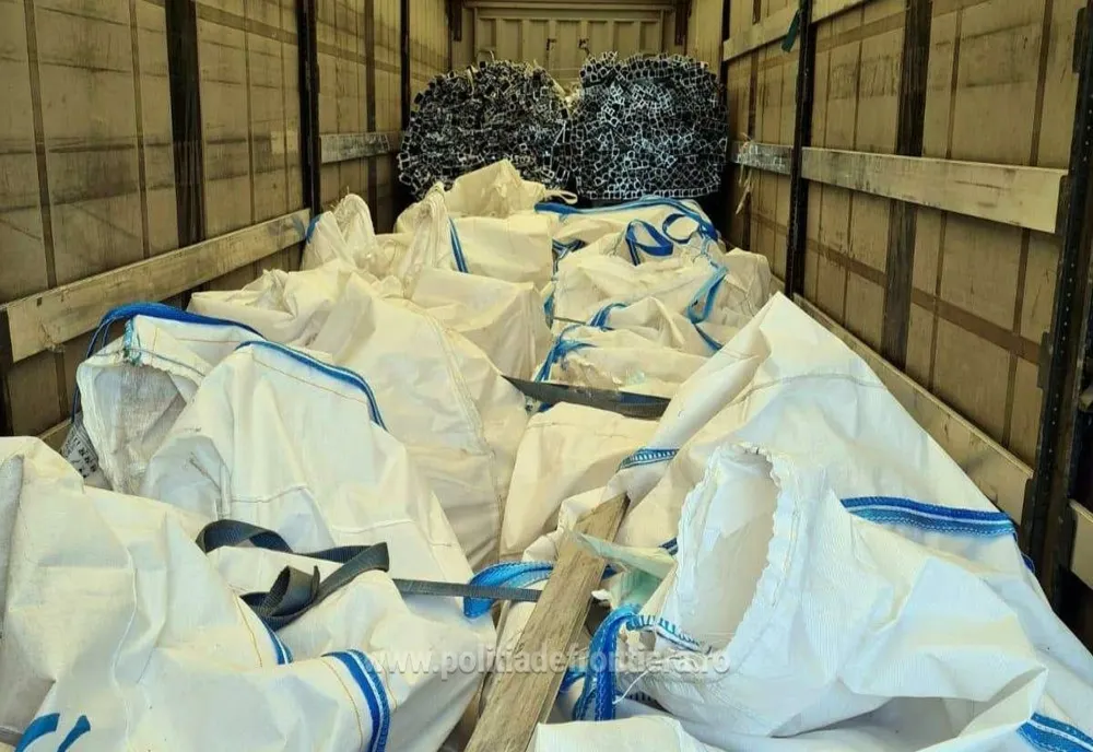 34 de tone de deșeuri din aluminiu și hârtie, provenite din Bulgaria, oprite la Vama Giurgiu. Transporturile urmau să ajungă la o firmă din Olt