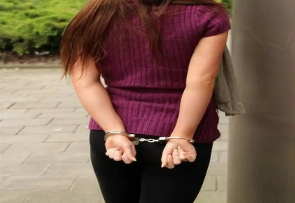Tânără din Giurgiu, condamnată la cinci luni de închisoare, prinsă de polițiști și dusă în penitenciar 