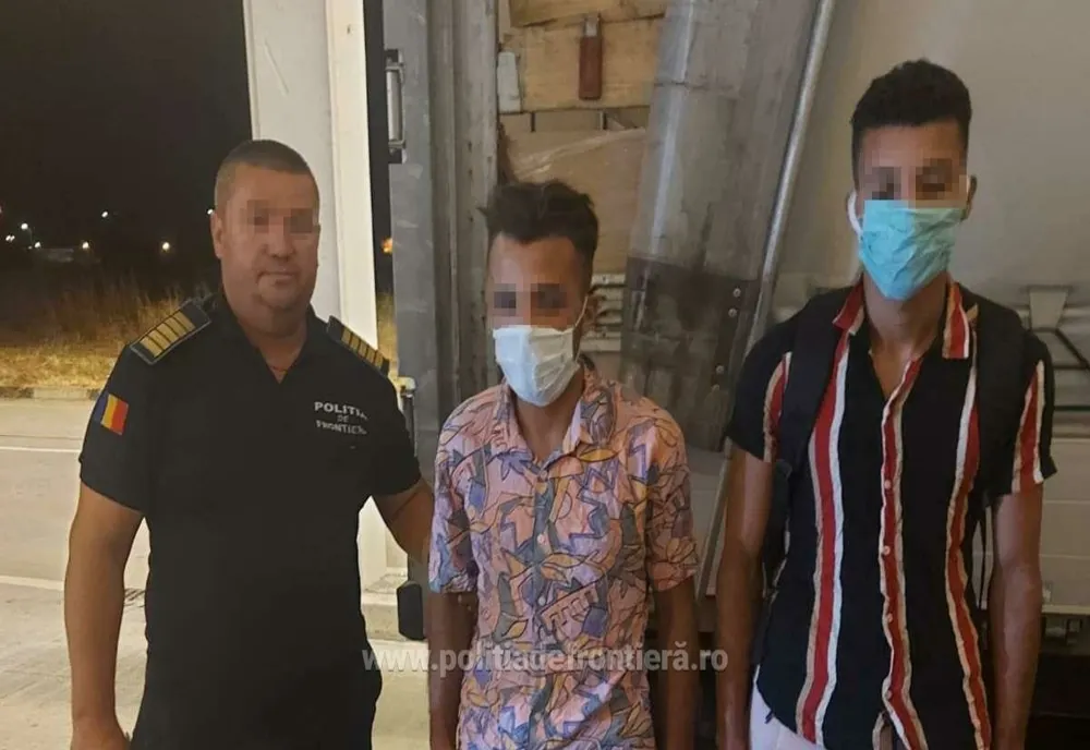 Doi migranți palestinieni, descoperiți într-un autocamion cu piese de schimb pentru electrocasnice, la Giurgiu