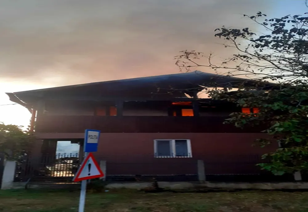 Incendiu violent la Clejani. Două case au fost cuprinse de flăcări