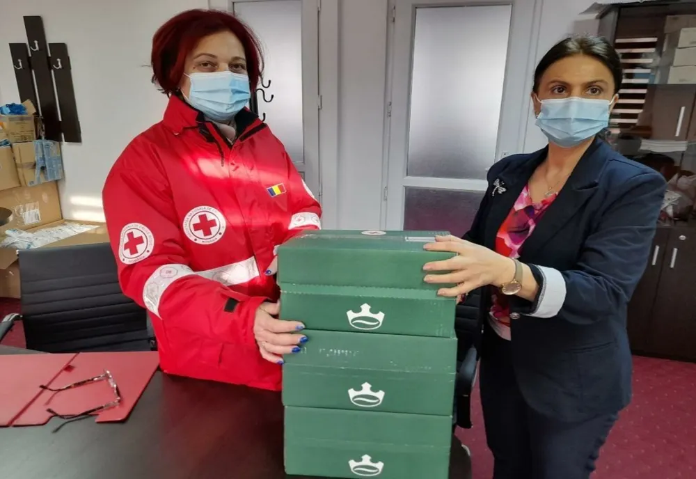 Donaţii de la Crucea Roşie Filiala Giurgiu pentru copii din casele de tip familial 